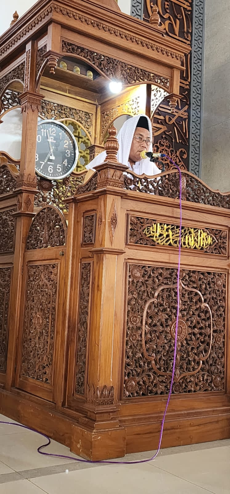 Sekda Prov. Kalteng Laksanakan Salat Idul Fitri 1444 H di Masjid Agung Al Istiqlal