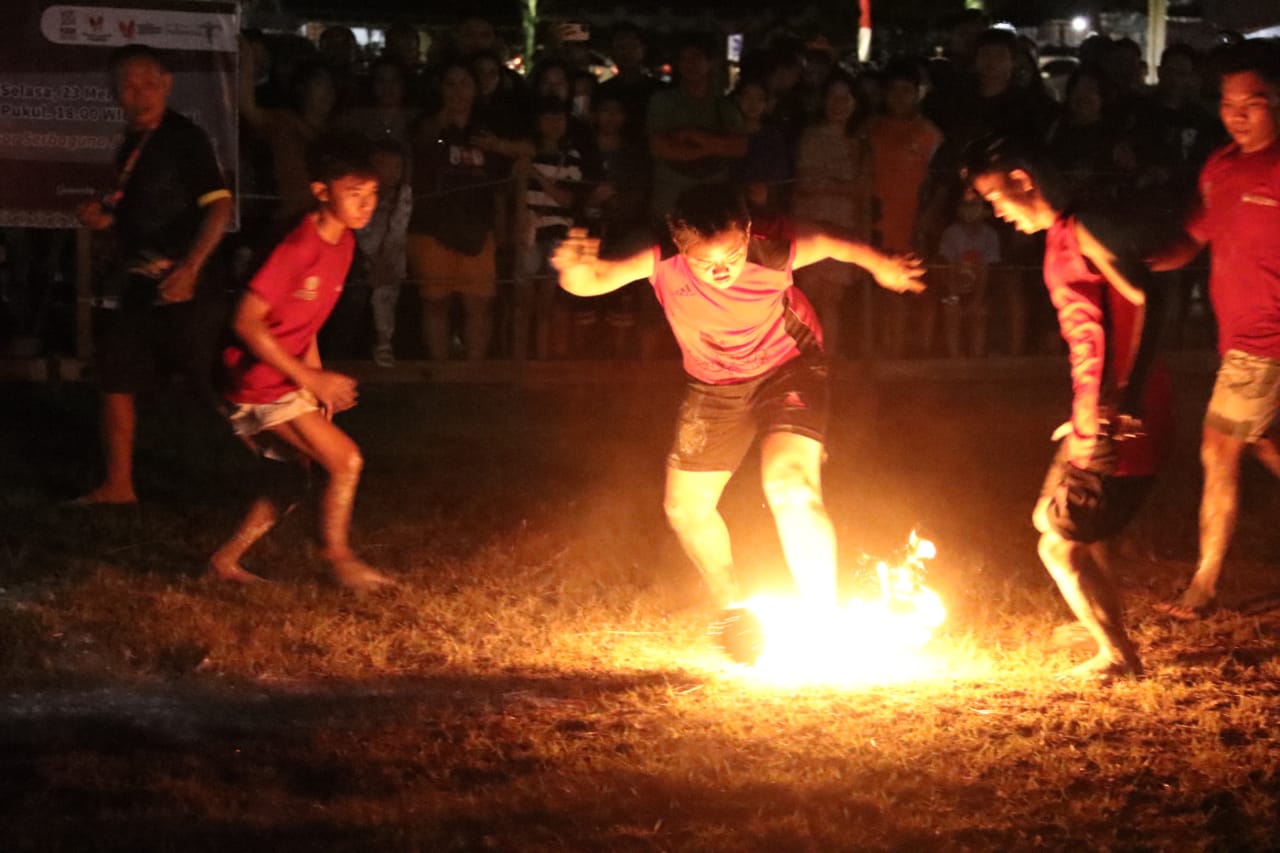 Lomba Sepak Sawut Pada Festival Budaya Isen Mulang 2023