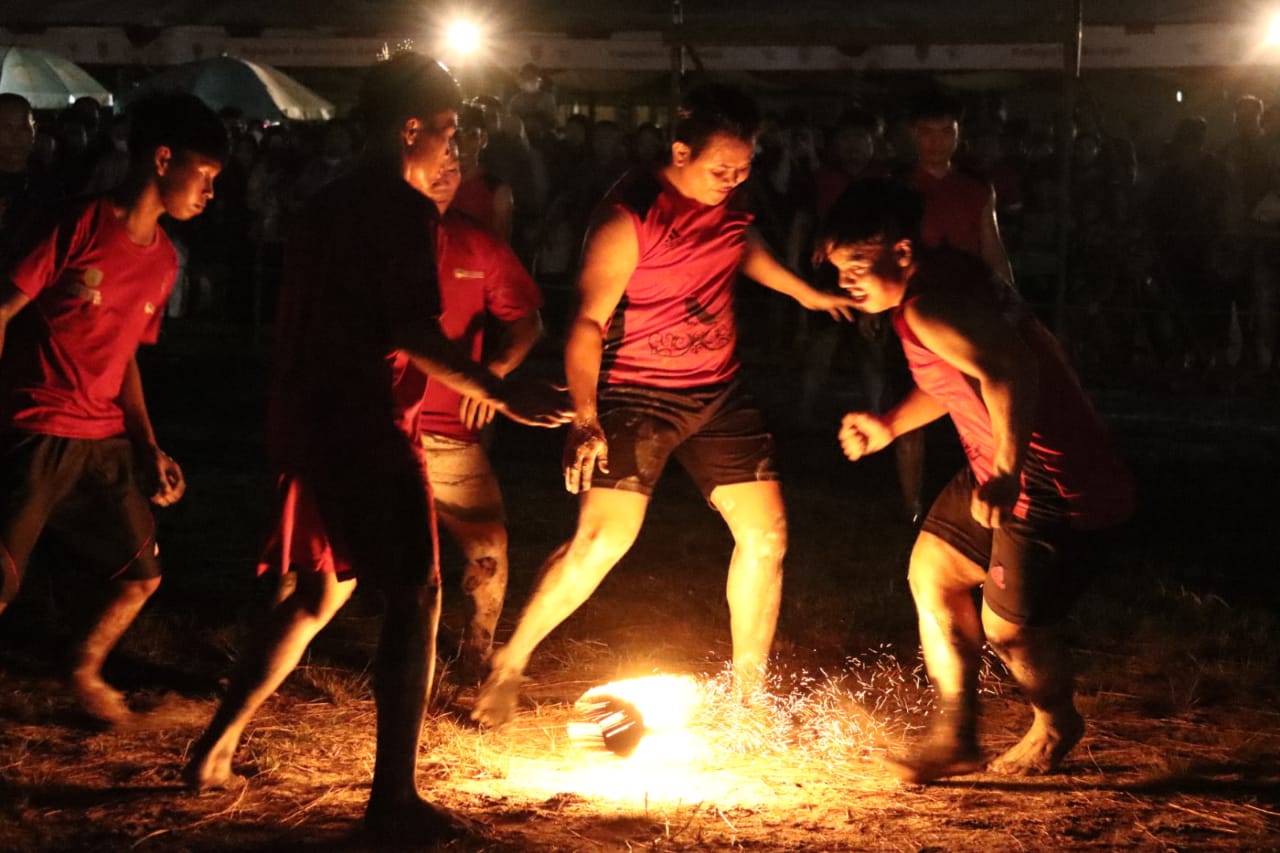 Lomba Sepak Sawut Pada Festival Budaya Isen Mulang 2023