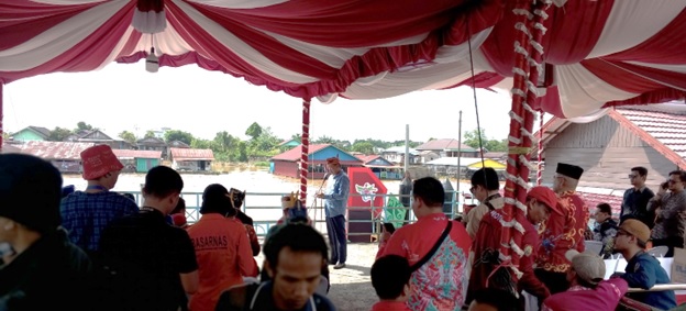 DPMPTSP Prov. Kalteng Ikuti Lomba Perahu Hias yang Bagian dari Rangkaian Festival Budaya Isen Mulang