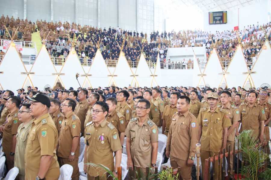 Gubernur Kalteng Sugianto Sabran  Serahkan Bantuan Operasional Bagi TPP Program Pembangunan dan Pemberdayaan Masyarakat Desa