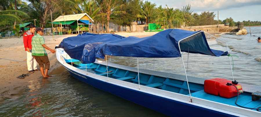 Pemprov Kalteng Salurkan Bantuan Berupa Perahu Motor dan Mesin untuk Pokmaswas di Pesisir Kalteng