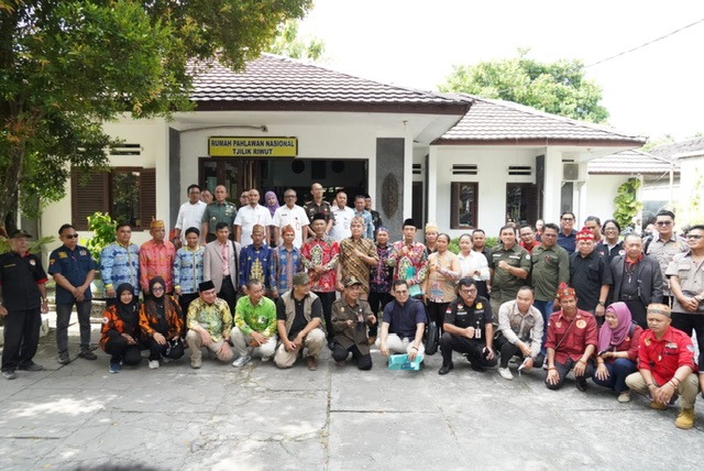 Kepala Badan Kesbangpol Katma F. Dirun Bacakan Sambutan Tertulis Gubernur Kalteng dalam Dialog Interaktif