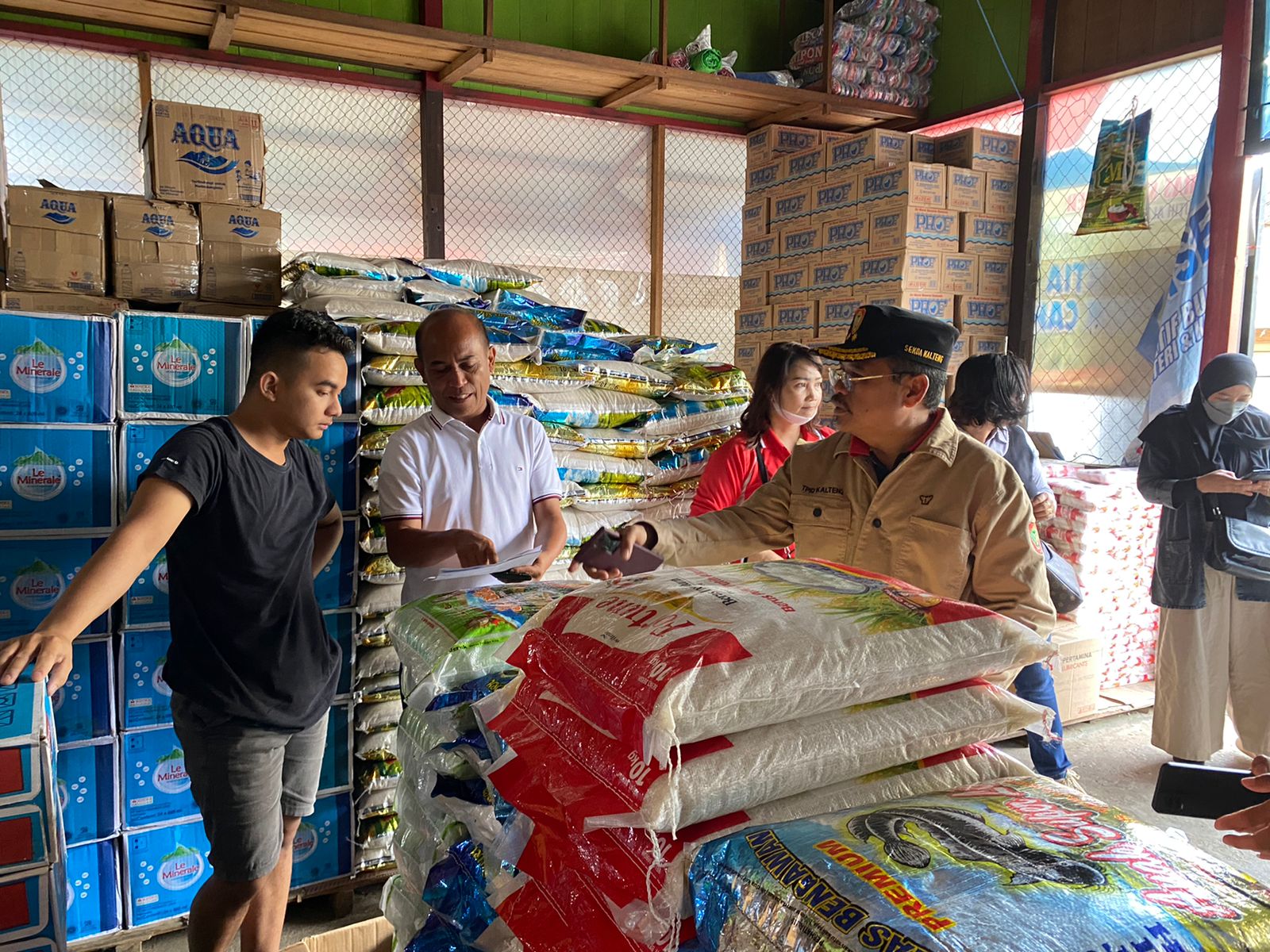 Sekda Prov. Kalteng Lakukan Sidak di Pasar Pelita dan Distributor Bahan Pokok di Puruk Cahu