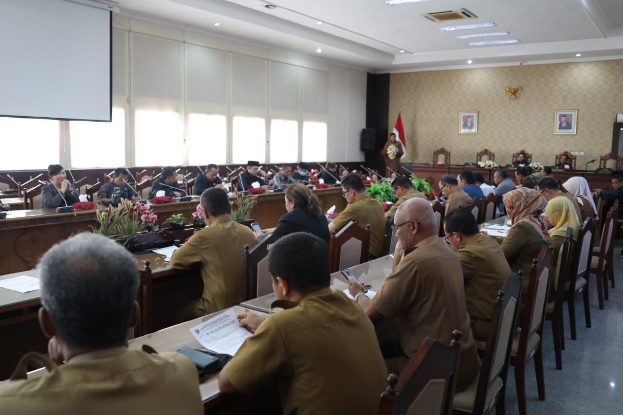 Wagub Kalteng Edy Pratowo  Hadiri Rapat Paripurna ke - 3 Masa Persidangan I Tahun Sidang 2024 DPRD Prov. Kalteng