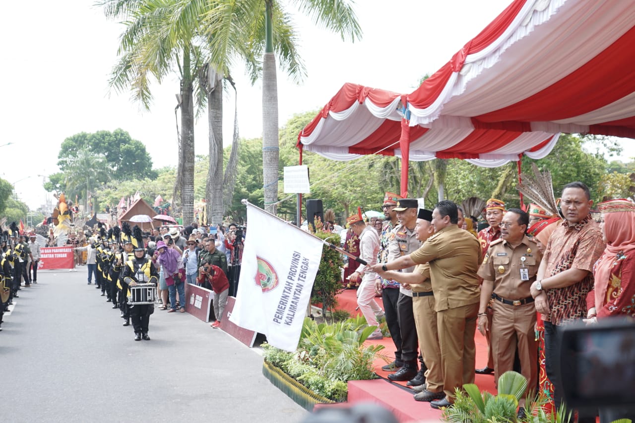 Wagub Kalteng Edy Pratowo Buka Karnaval Budaya Festival Budaya Isen Mulang Tahun 2023