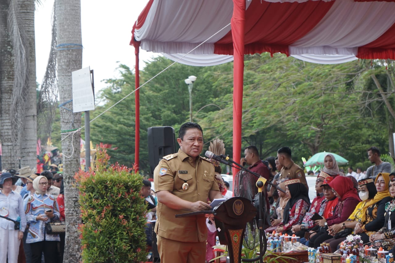 Wagub Kalteng Edy Pratowo Buka Karnaval Budaya Festival Budaya Isen Mulang Tahun 2023