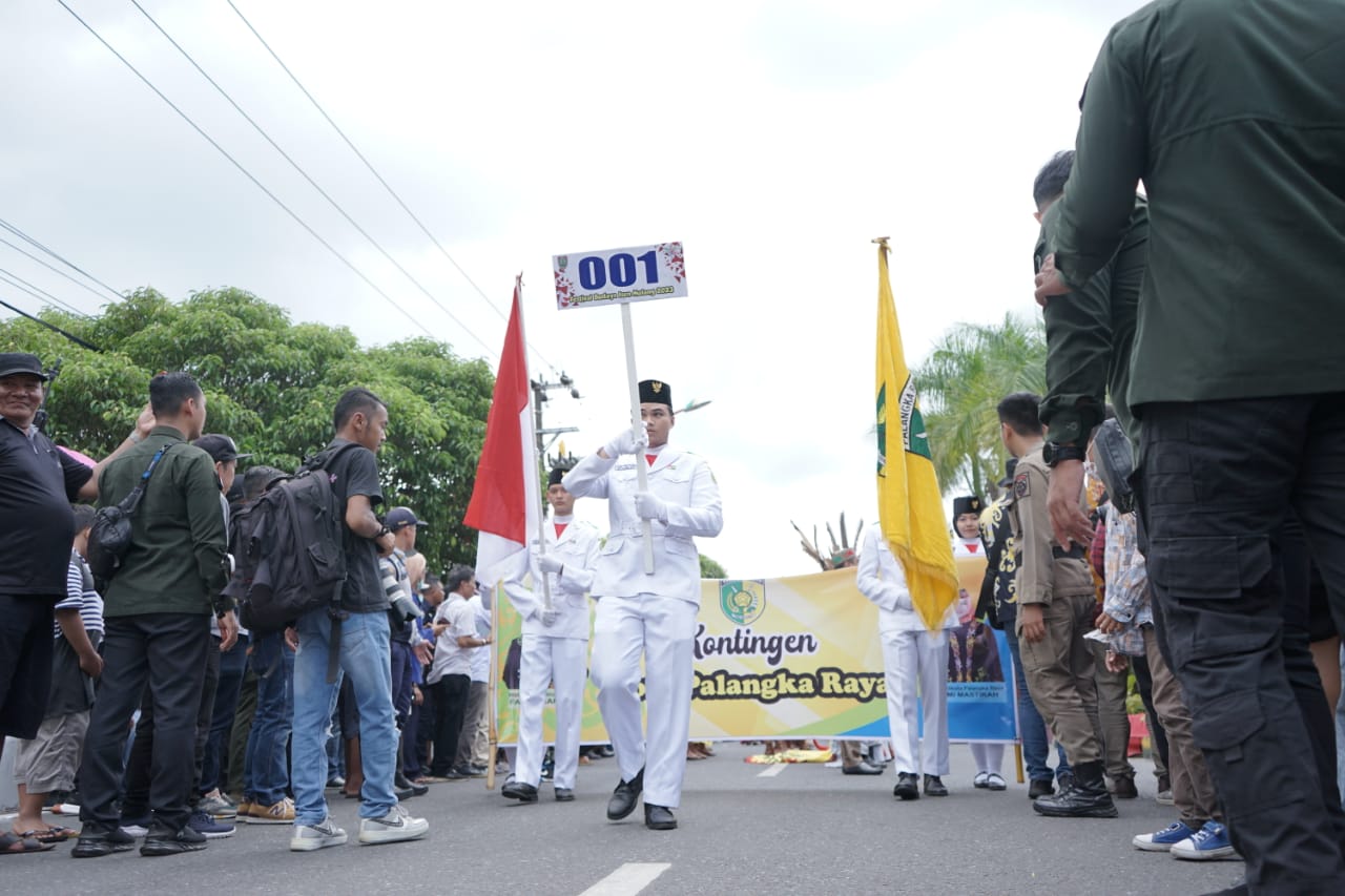 Kontingen Kota Palangka Raya Turut Ikut Serta Meriahkan Pawai Budaya Festival Budaya Isen Mulang 2023