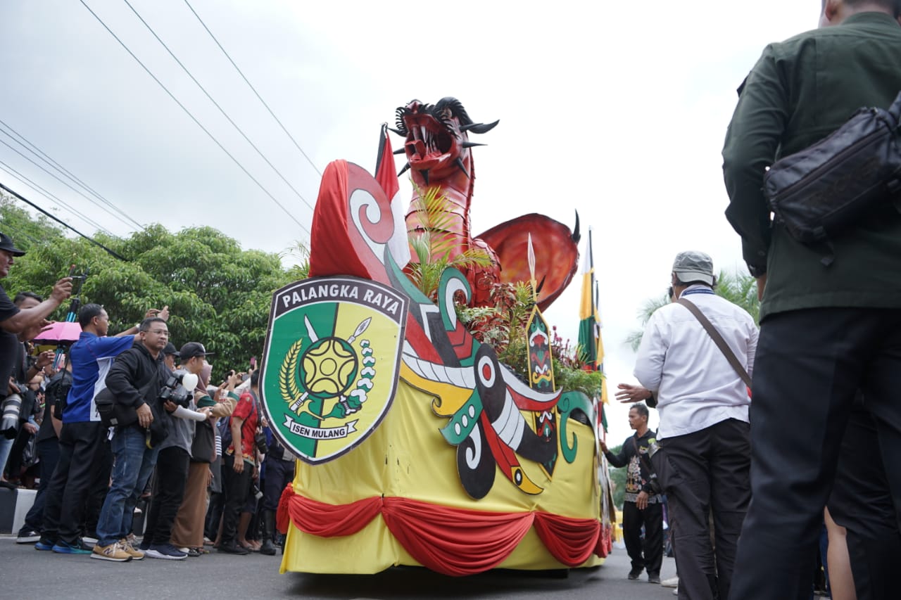 Kontingen Kota Palangka Raya Turut Ikut Serta Meriahkan Pawai Budaya Festival Budaya Isen Mulang 2023