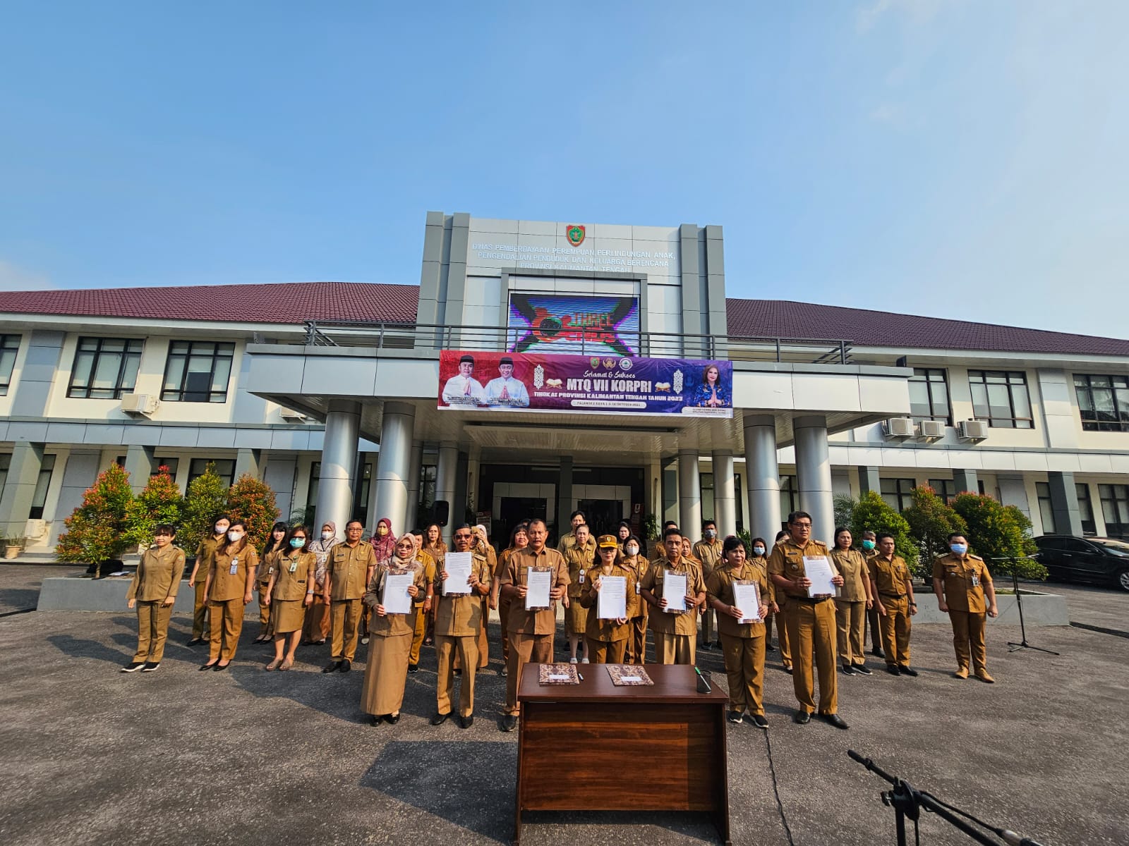 DP3APPKB Prov. Kalteng Laksanakan Penandatanganan Pakta Integritas dan Pengucapan Ikrar Netralitas Pegawai ASN