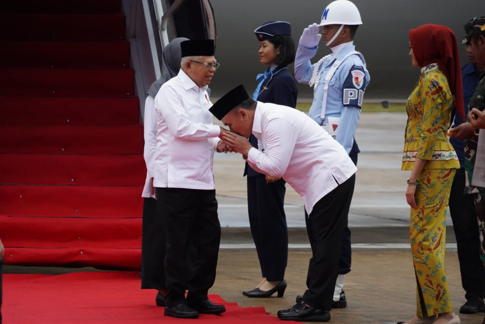 Gubernur Kalteng Sugianto Sabran Sambut Langsung Kedatangan Wakil Presiden Republik Indonesia