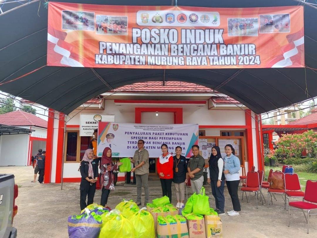 DP3APPKB Prov. Kalteng Laksanakan Penyaluran Paket Bantuan Hhusus Bagi Perempuan yang Terdampak Bencana Banjir