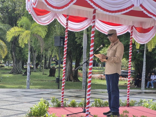 Plh Sahli Pemkumpol Ahmad Husain Buka Lomba Tata Upacara Bendera Sekaligus Regu Pengibar Bendera