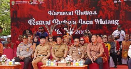 Dislutkan Prov. Kalteng Tampilkan Ikan Jelawat Pada Karnaval Budaya Festival Budaya Isen Mulang Tahun 2023