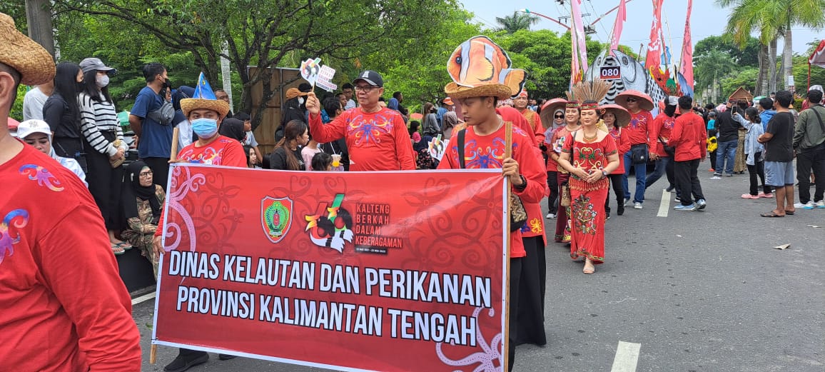 Dislutkan Prov. Kalteng Tampilkan Ikan Jelawat Pada Karnaval Budaya Festival Budaya Isen Mulang Tahun 2023