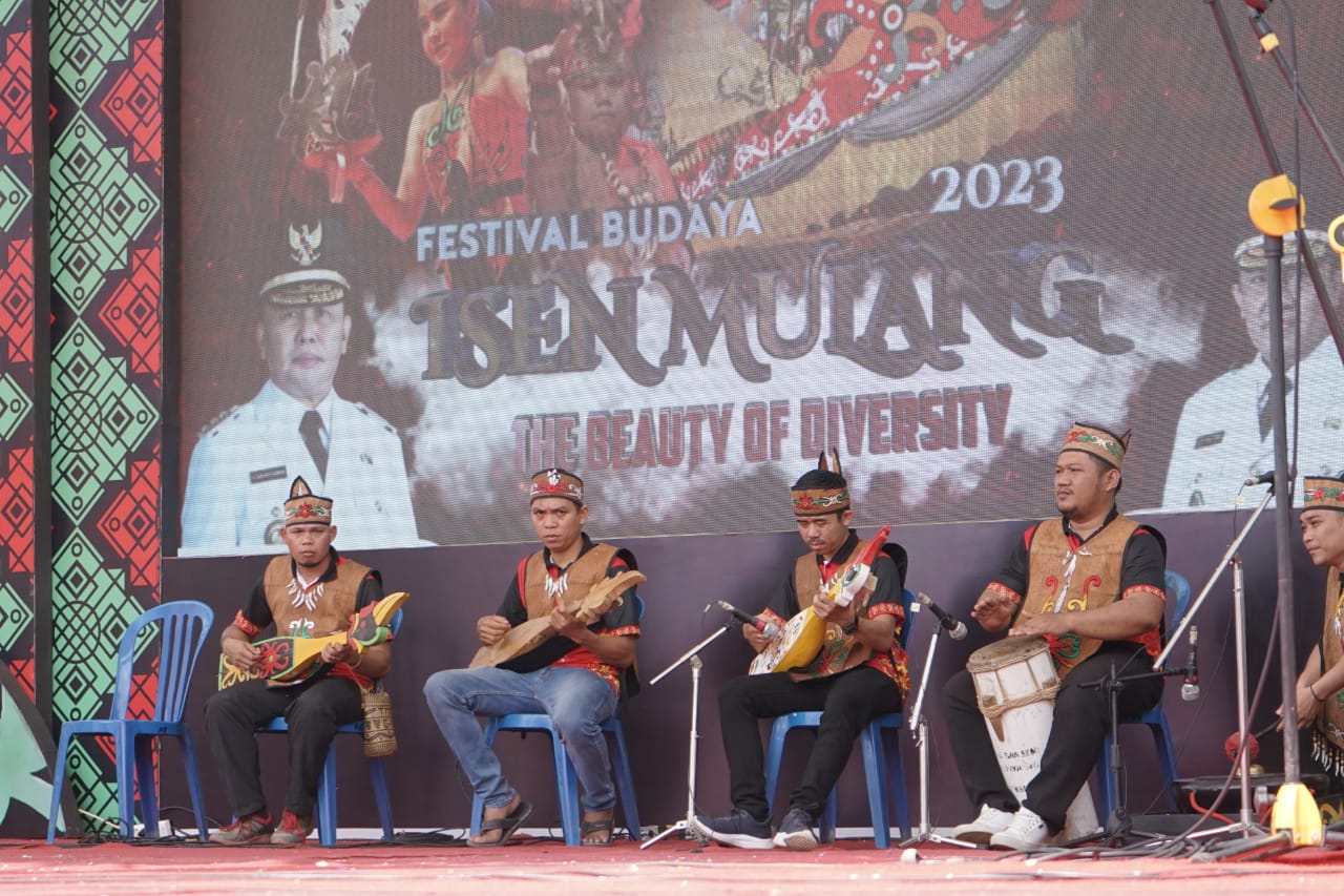 Pelestarian Seni Budaya yang Khas dari Kalimantan Tengah, Lomba Karungut Dalam Rangkaian Kegiatan Festival Budaya