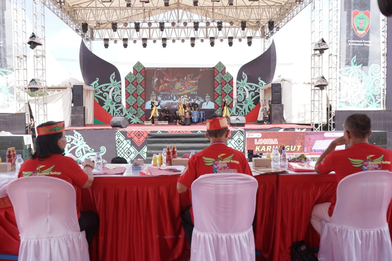 Pelestarian Seni Budaya yang Khas dari Kalimantan Tengah, Lomba Karungut Dalam Rangkaian Kegiatan Festival Budaya