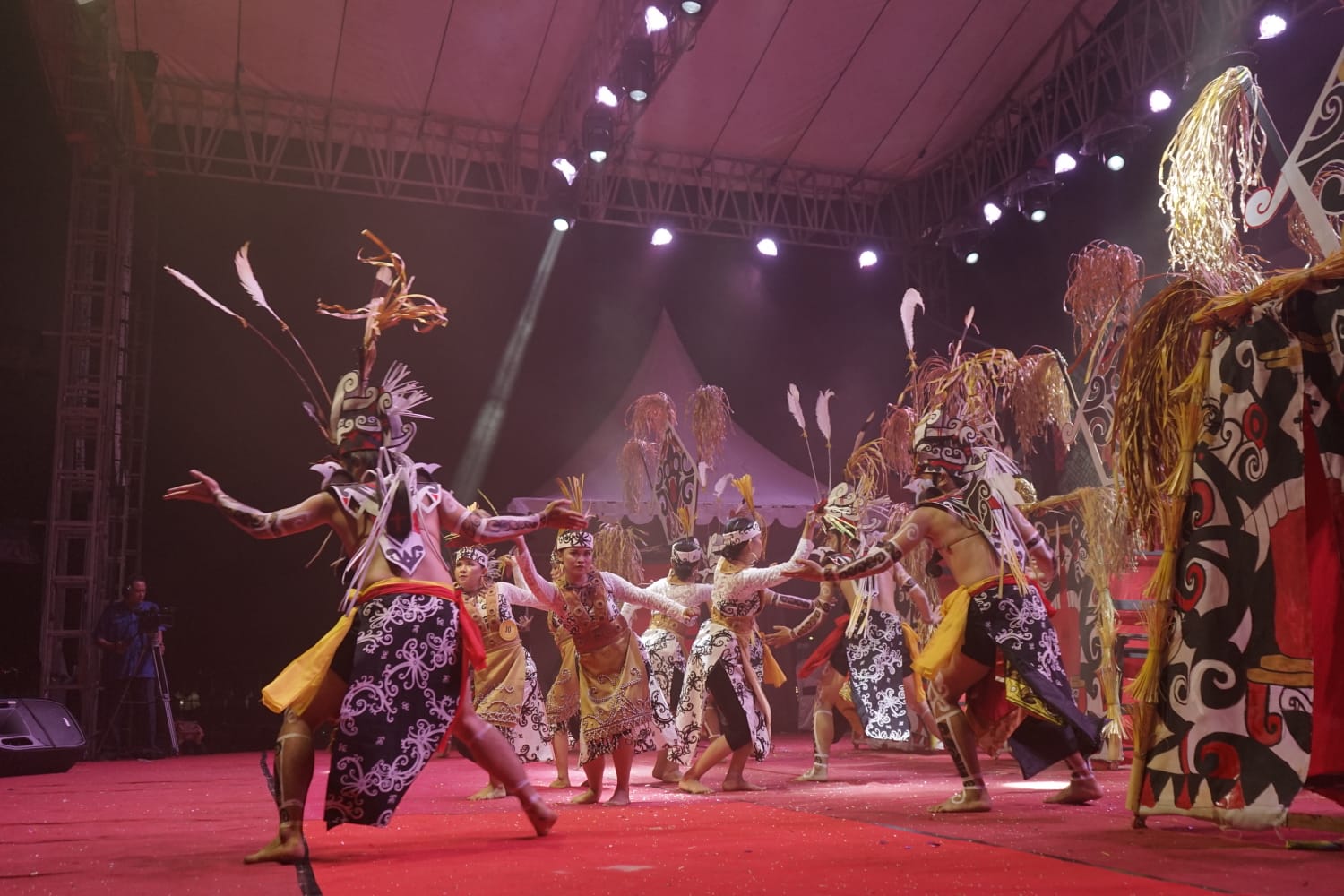 Lomba Tari yang Unik, Tari Pedalaman Pada Festival Budaya Isen Mulang Tahun 2023