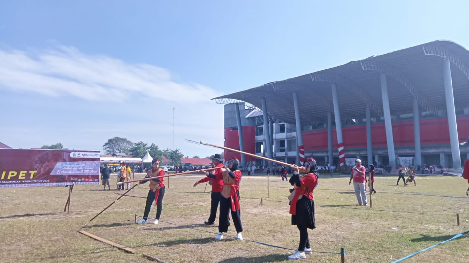 Peringati Hari Jadi Kalteng ke-66 Gelar Lomba Khas Daerah, Lomba Manyipet Pada FBIM Tahun 2023