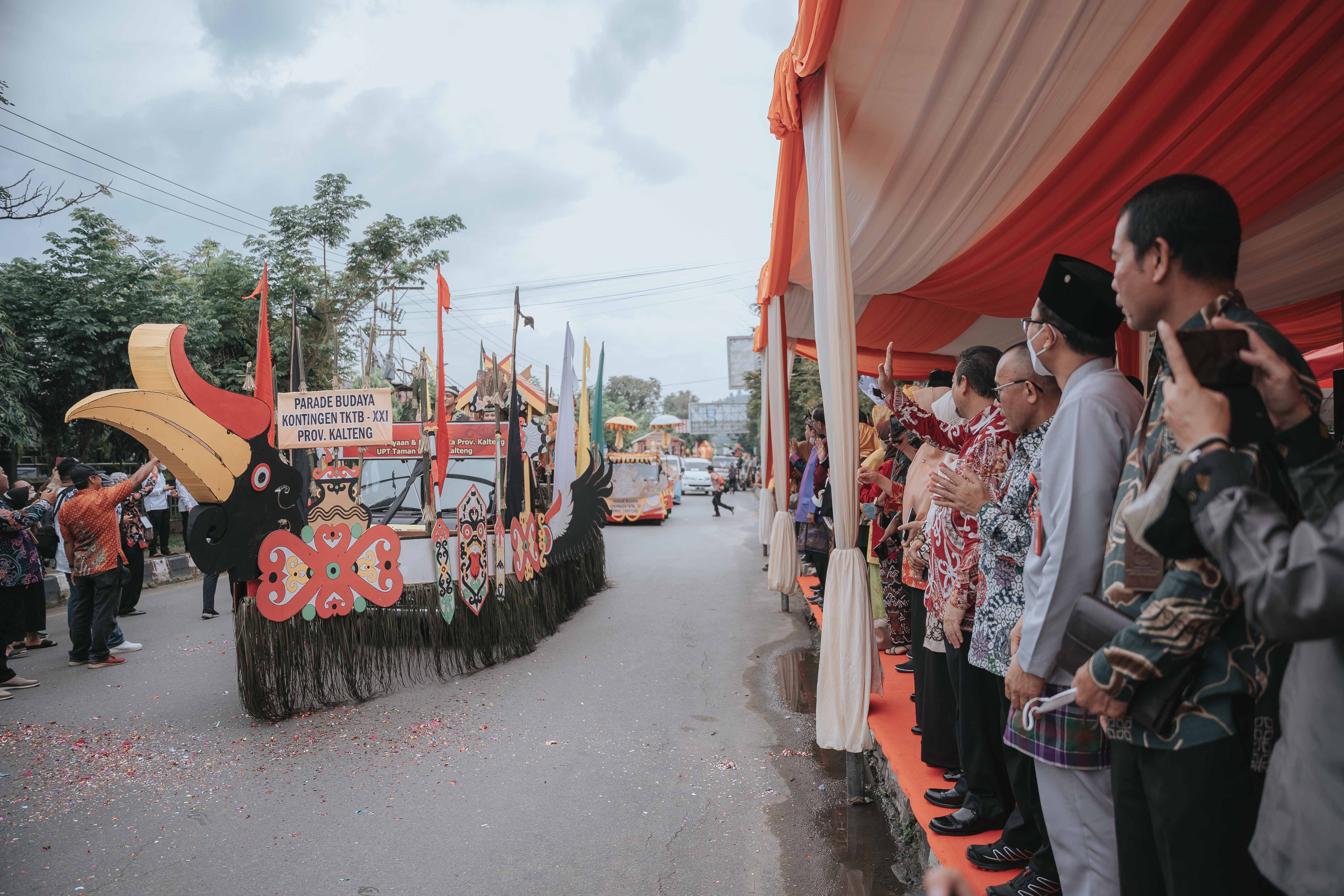 Kontingen Kalteng Turut Serta Dalam Tarian Massal Pada TKTB XXI 2022