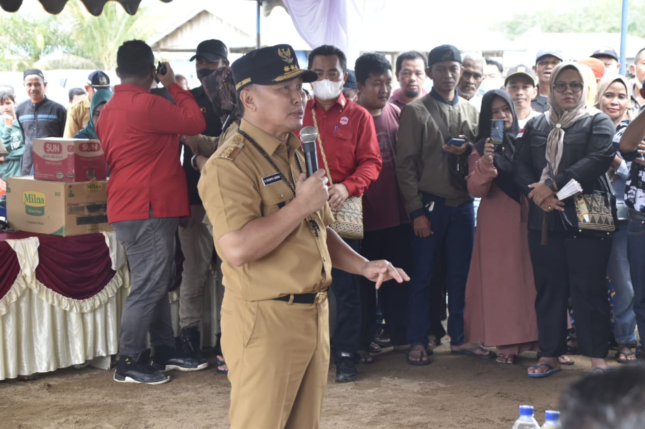 Gubernur Kalteng Tinjau Pasar Murah Dan Pasar Penyeimbang Di Halaman GOR Bulu Tangkis Kecamatan Hanau