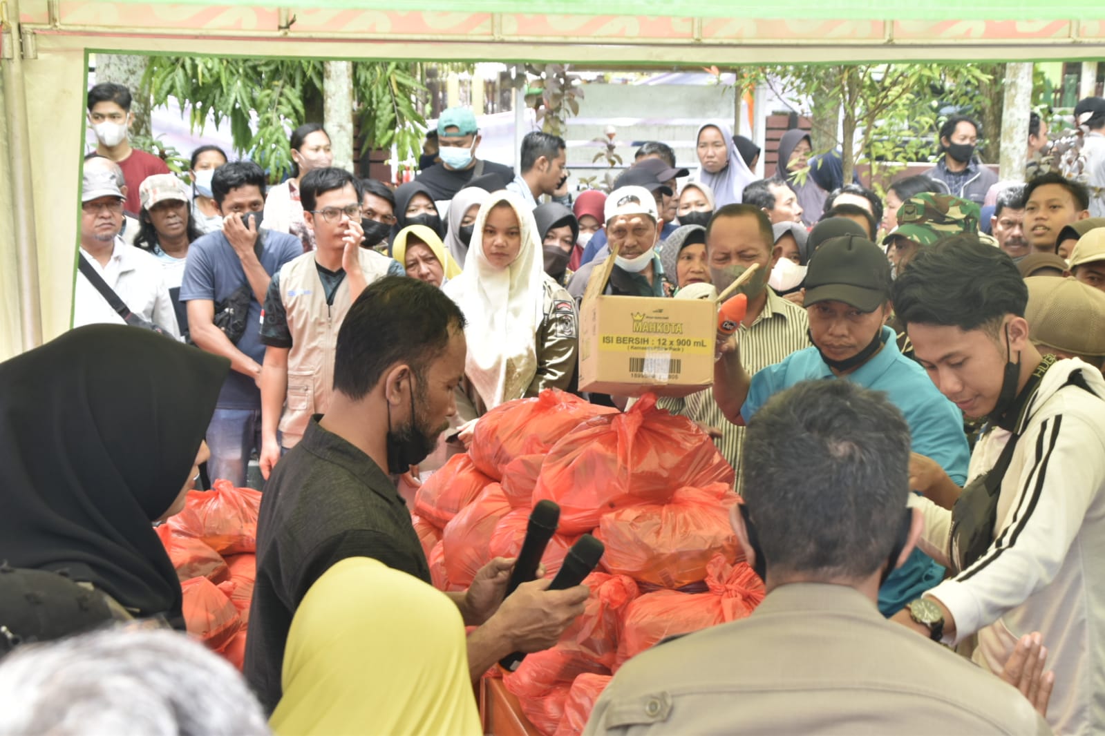 Gubernur Sugianto Sabran Buka Pasar Penyeimbang Dan Pasar Murah Di Kecamatan Baamang Sampit