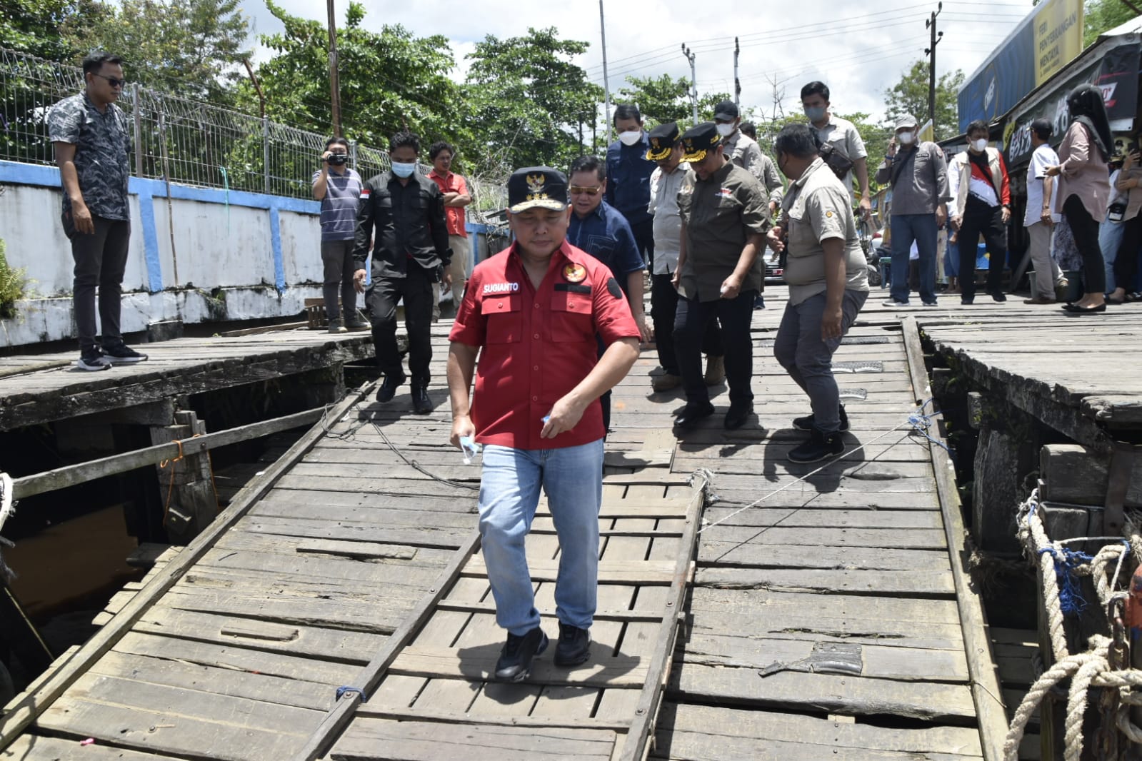 Gubernur Kalteng Tinjau Pasar Penyeimbang Dan Pasar Murah Di Kel. Mentaya Seberang