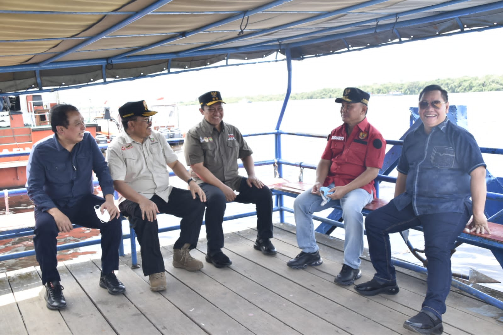 Gubernur Kalteng Tinjau Pasar Penyeimbang Dan Pasar Murah Di Kel. Mentaya Seberang