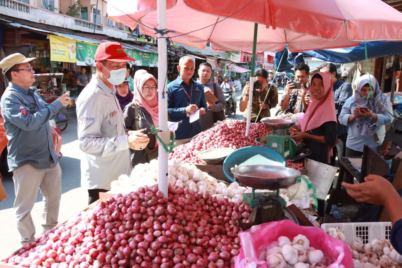 Tim Satgas Ketahanan Pangan dan TPID Prov. Kalteng Lakukan Pemantauan Harga Pangan di Pasar Tradisional Serta Distributor