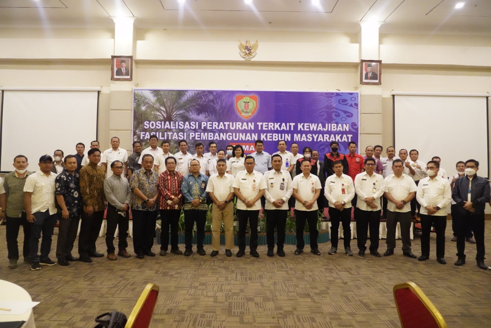 Asisten Ekbang Leonard S. Ampung Buka Sosialisasi Peraturan Terkait Kewajiban Fasilitasi Pembangunan Kebun Masyarakat