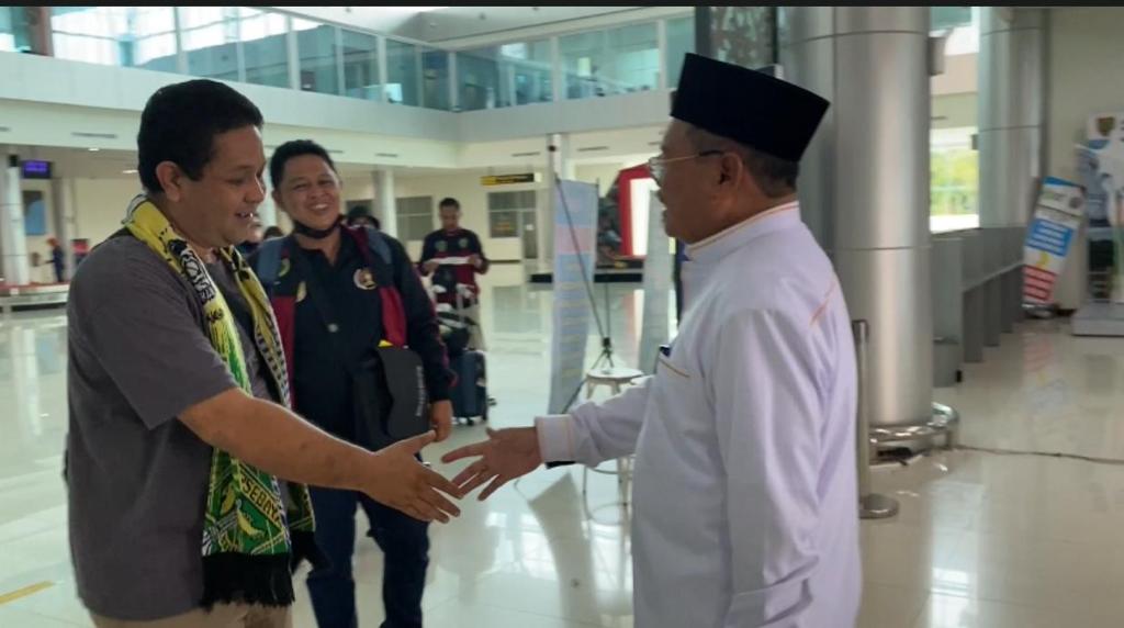 Sekda Prov. Kalteng Sambut Kedatangan Rombongan Kontingen PWI Kalteng Di Bandara Tjilik Riwut