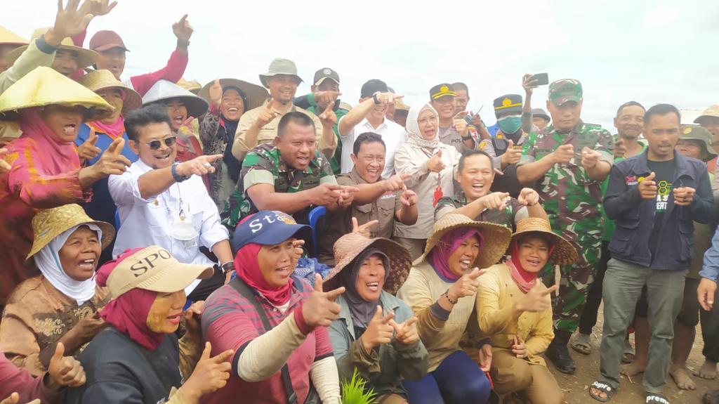 Wagub Kalteng Dampingi Kunjungan Kerja Menteri Pertanian RI Ke Kawasan Food Estate Kalteng