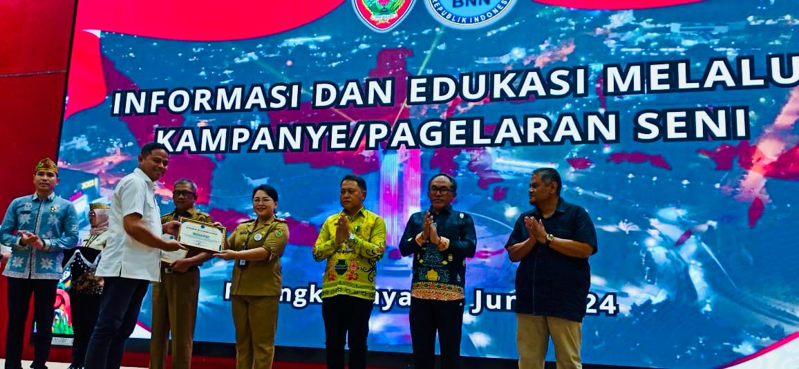 RSJ Kalawa Atei Terima Penghargaan pada Puncak Peringatan HANI Tahun 2024