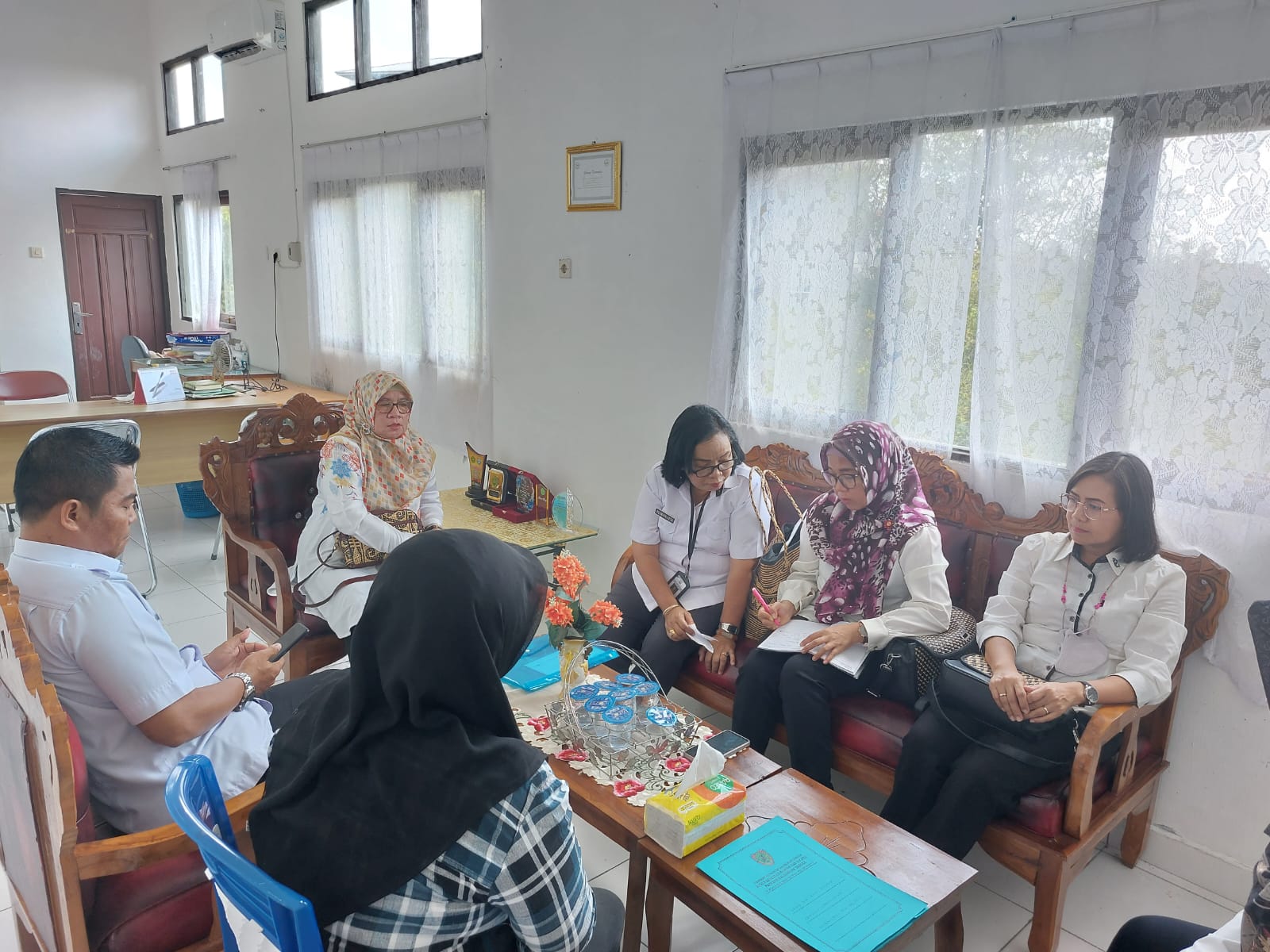 Badan Kesbangpol Prov. Kalteng Laksanakan Pertemuan Bersama Lurah Pahandut Seberang Beserta Jajaran Serta Pihak Posyandu Terusan Limau