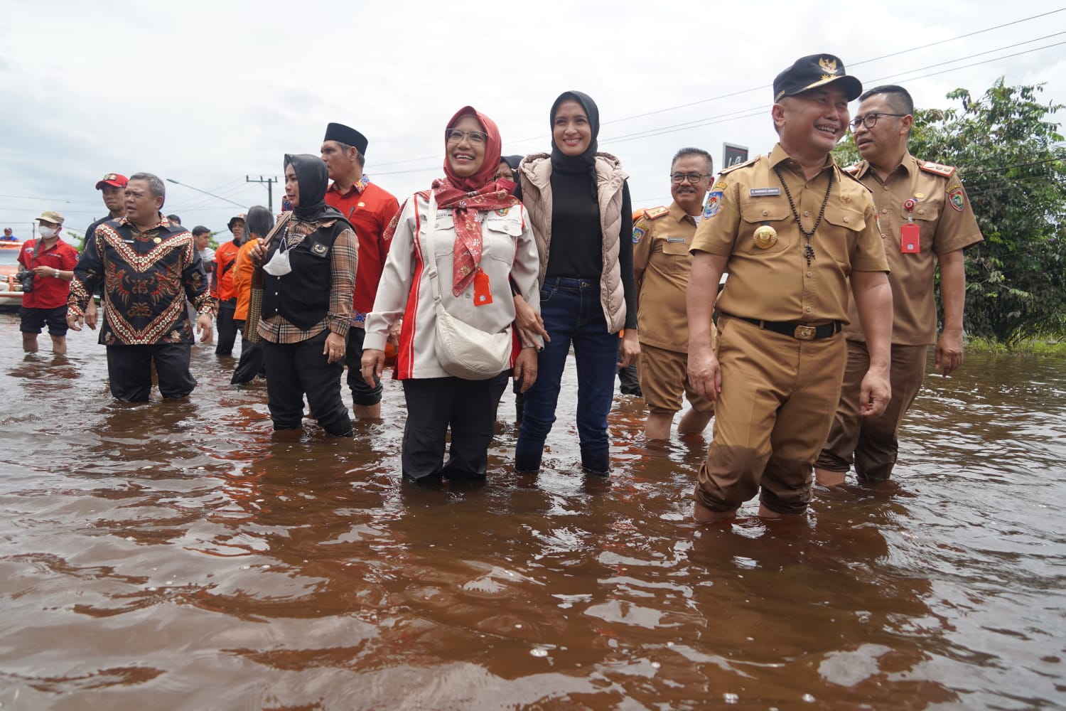 Gubernur Kalteng Instruksikan Bupati / Wali Kota se-Kalteng Agar Serius Perhatikan Kesehatan Masyarakat Ditengah Bencana Banjir