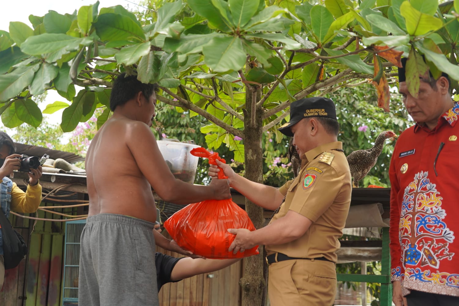 Gubernur Kalteng Instruksikan Bupati / Wali Kota se-Kalteng Agar Serius Perhatikan Kesehatan Masyarakat Ditengah Bencana Banjir