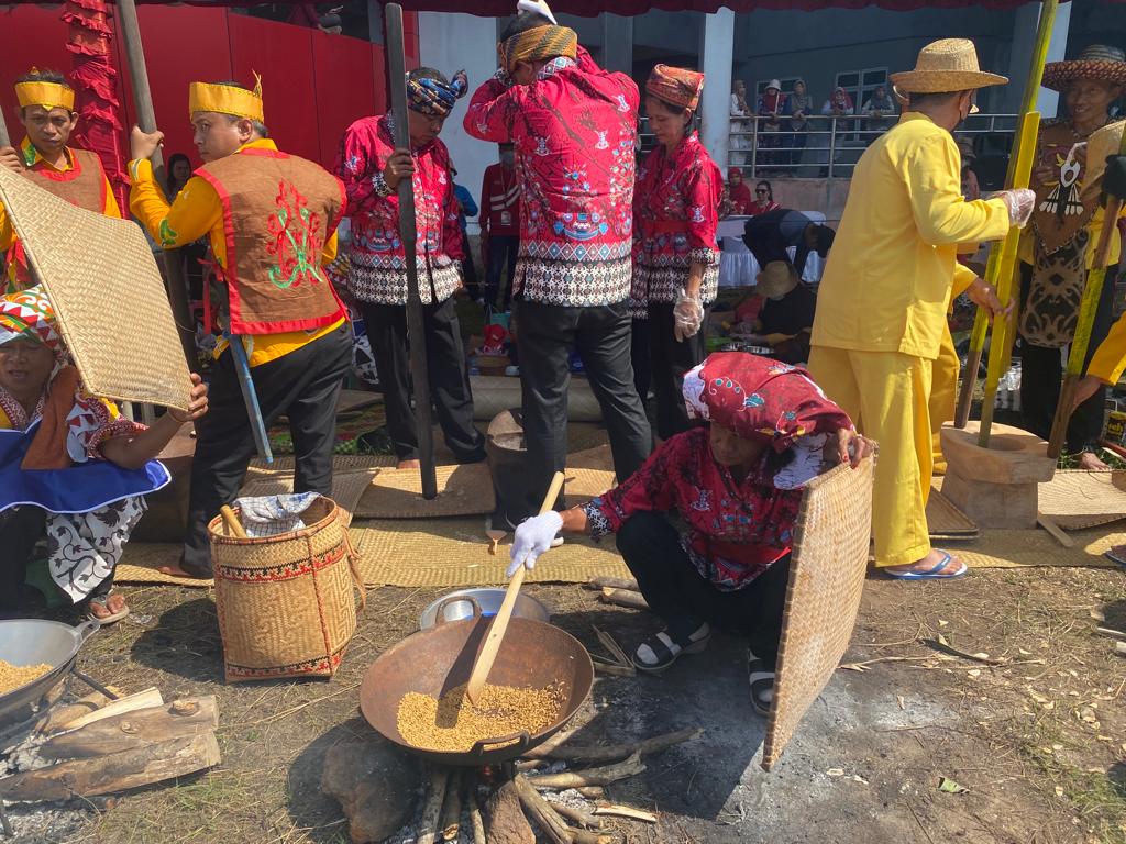 Pada Festival Budaya Isen Mulang Digelar Lomba Mangenta