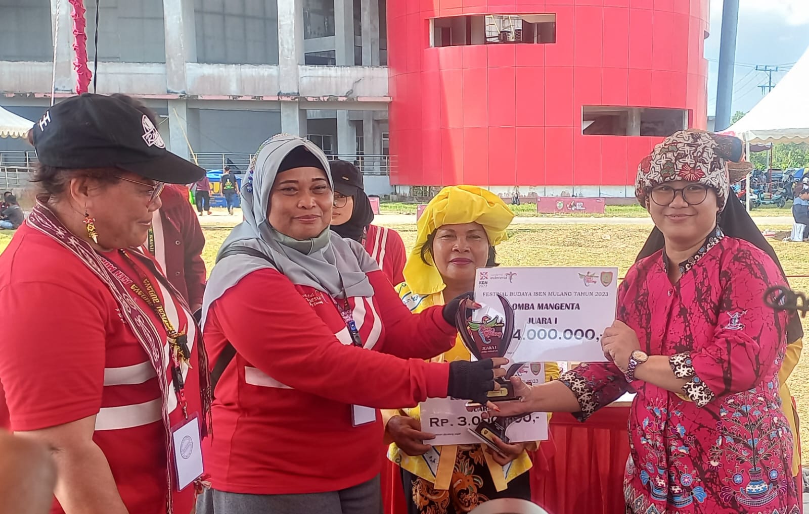 Pada Festival Budaya Isen Mulang Digelar Lomba Mangenta