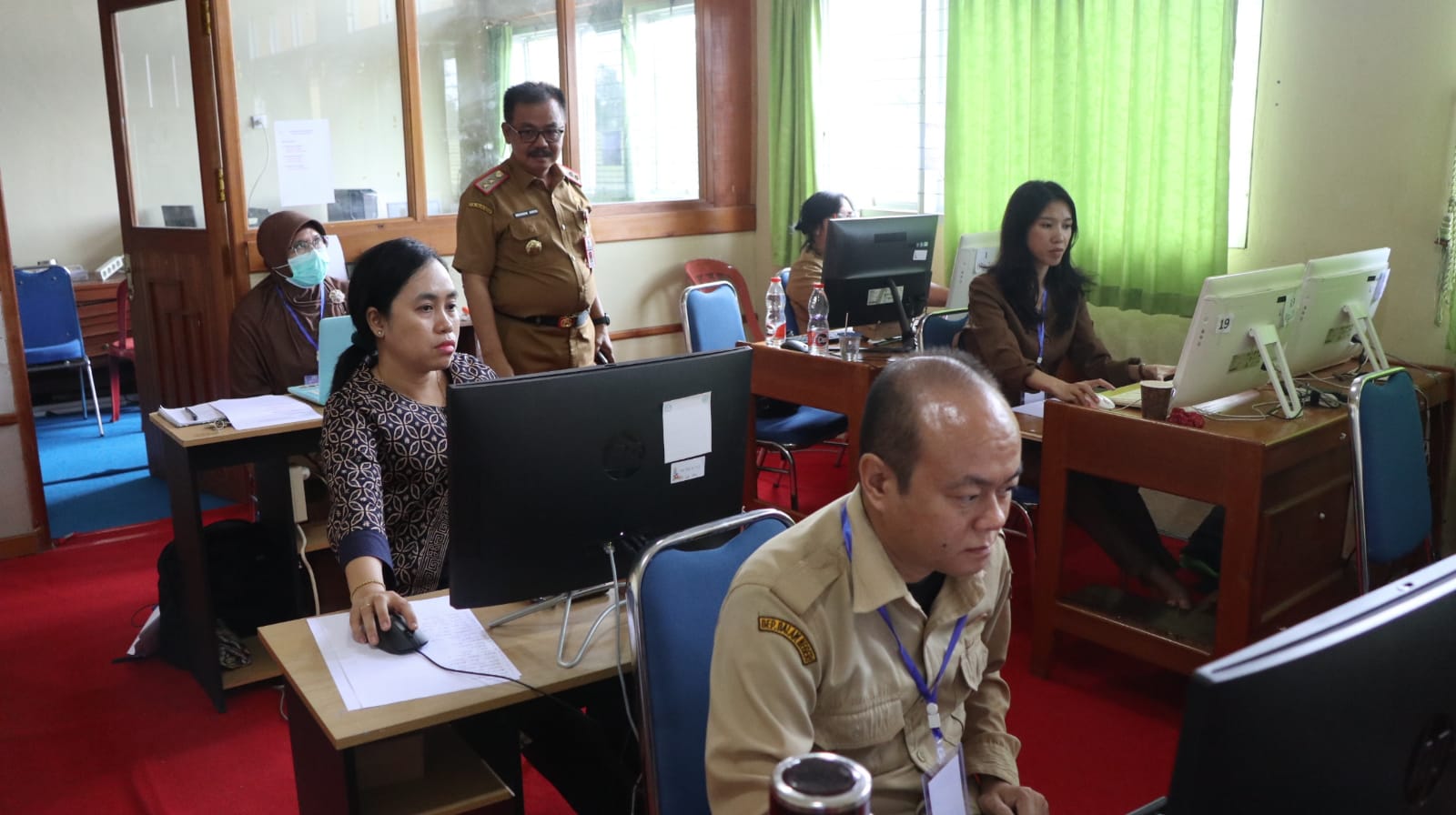 Plt. Kadisdik Herson B. Aden Tinjau Beberapa Sekolah
