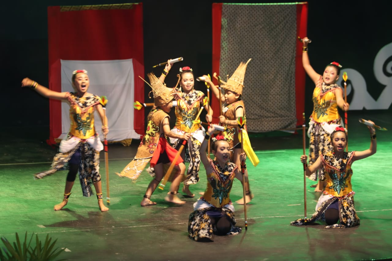 Asisten Ekbang Prov. Kalteng Hadiri Festival Budaya Maneser Panatau Tatu Hiang Tahun 2023