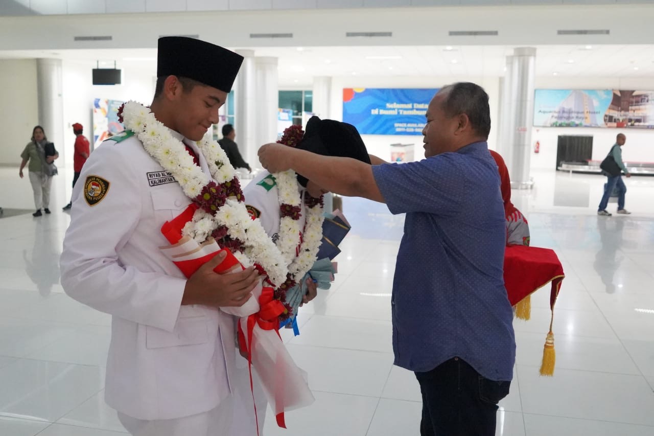 Plh. Asisten Pemkesra Maskur Sambut Kedatangan Anggota Paskibraka Nasional Perwakilan Kalteng