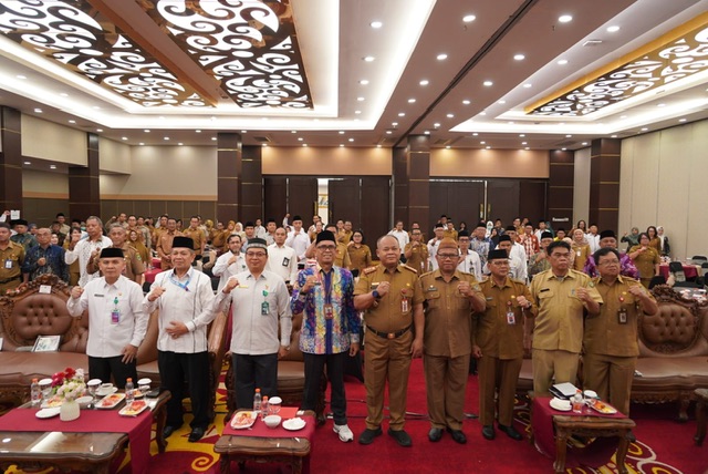 Plh. Asisten Pemkesra Maskur Buka Rapat Evaluasi Penyelenggaraan Ibadah Haji