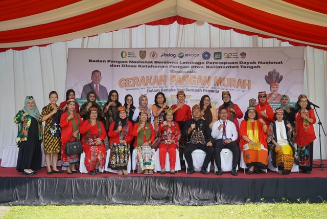 Plh Sahli Pemkumpol Ahmad Husain Buka Sekolah Lapang Angkatan Pertama Kepribadian Oleh Lembaga Perempuan Dayak Nasional