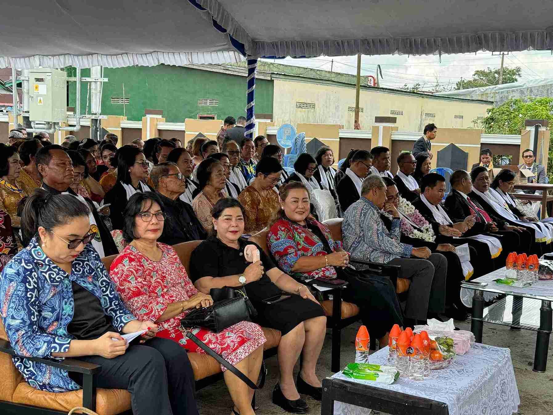 Plt. Karo Pemerintahan dan Otda Rusita Murniasi Hadiri Peresmian Gedung Pastori Jemaat GKE Sinar Kasih