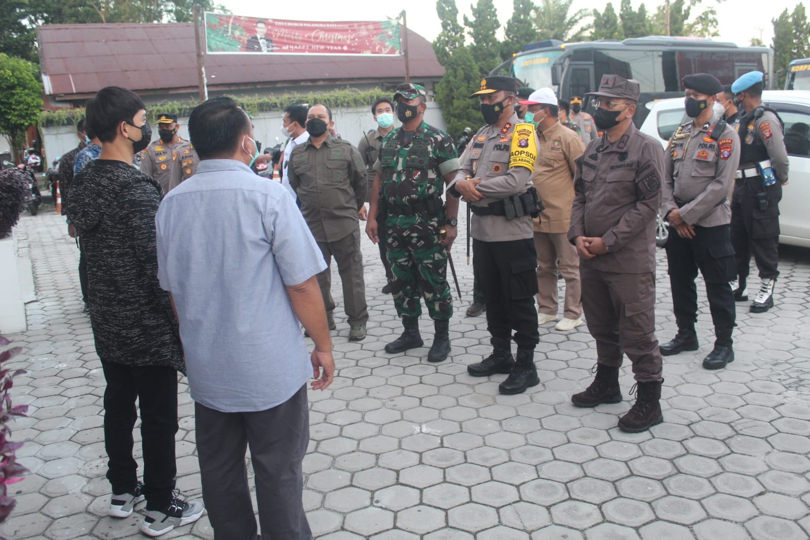 Patroli Pengamanan Ibadah Natal di Sejumlah Gereja