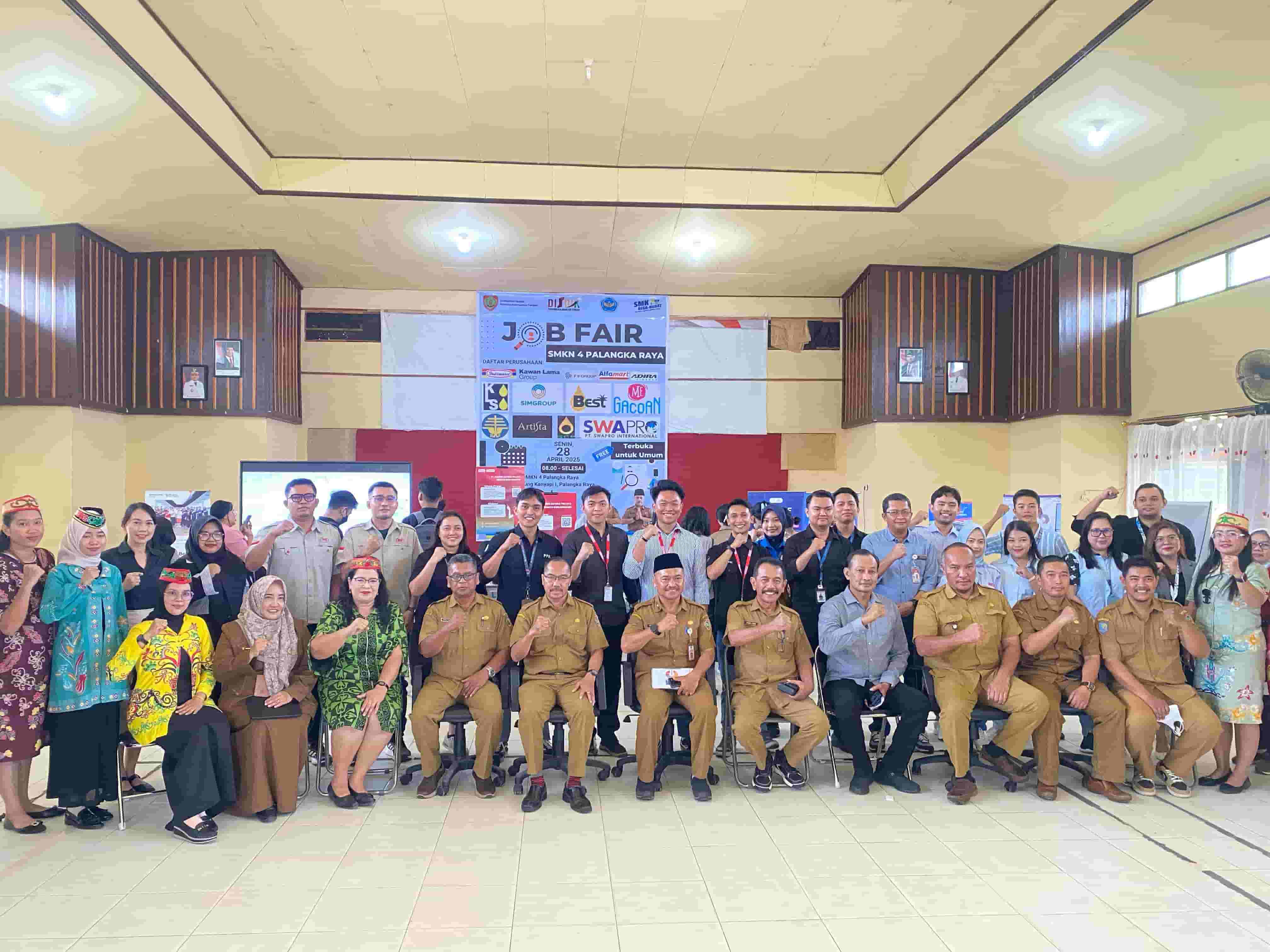 Kepala Disnakertrans Farid Wajdi Buka Kegiatan Job Fair