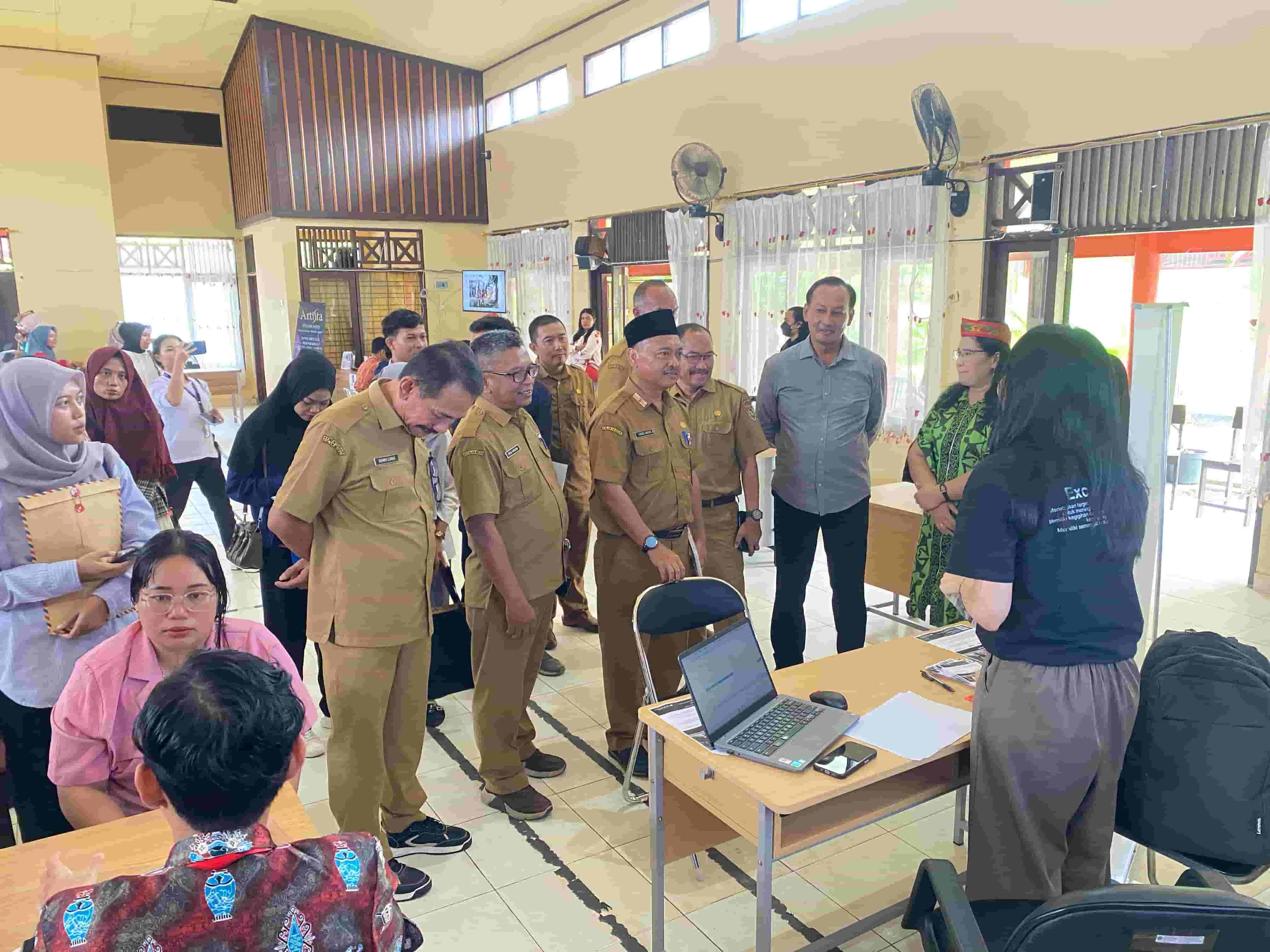 Kepala Disnakertrans Farid Wajdi Buka Kegiatan Job Fair