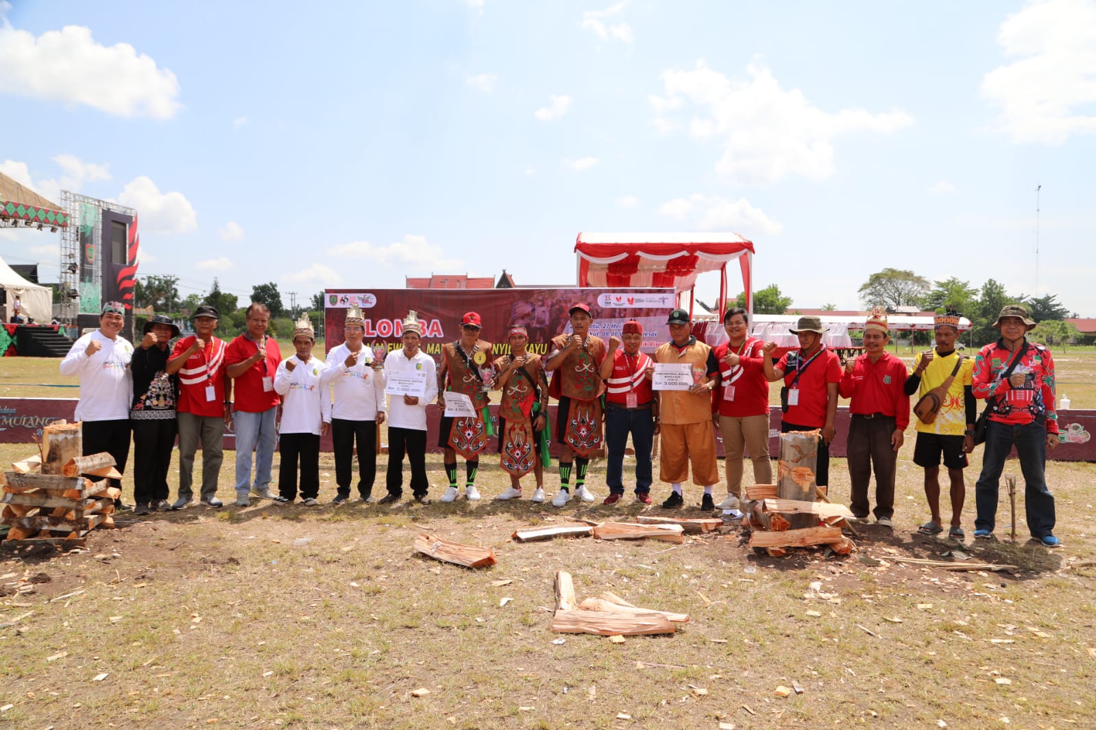 Acara Menarik yang Berhasil Memukau Pengunjung, Lomba Maneweng, Manetek, Tuntang Manyila Kayu