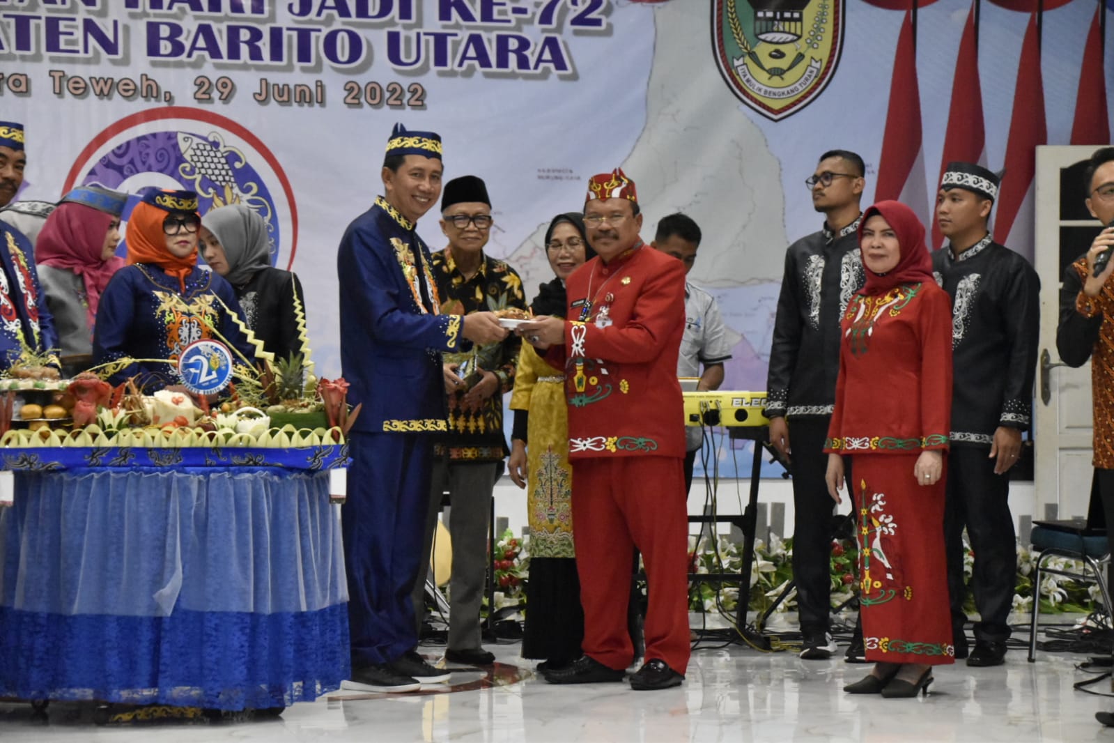 Pemkab Barito Utara Raih Penghargaan MURI Atas Pembuatan Wadai Tumpi Jawau