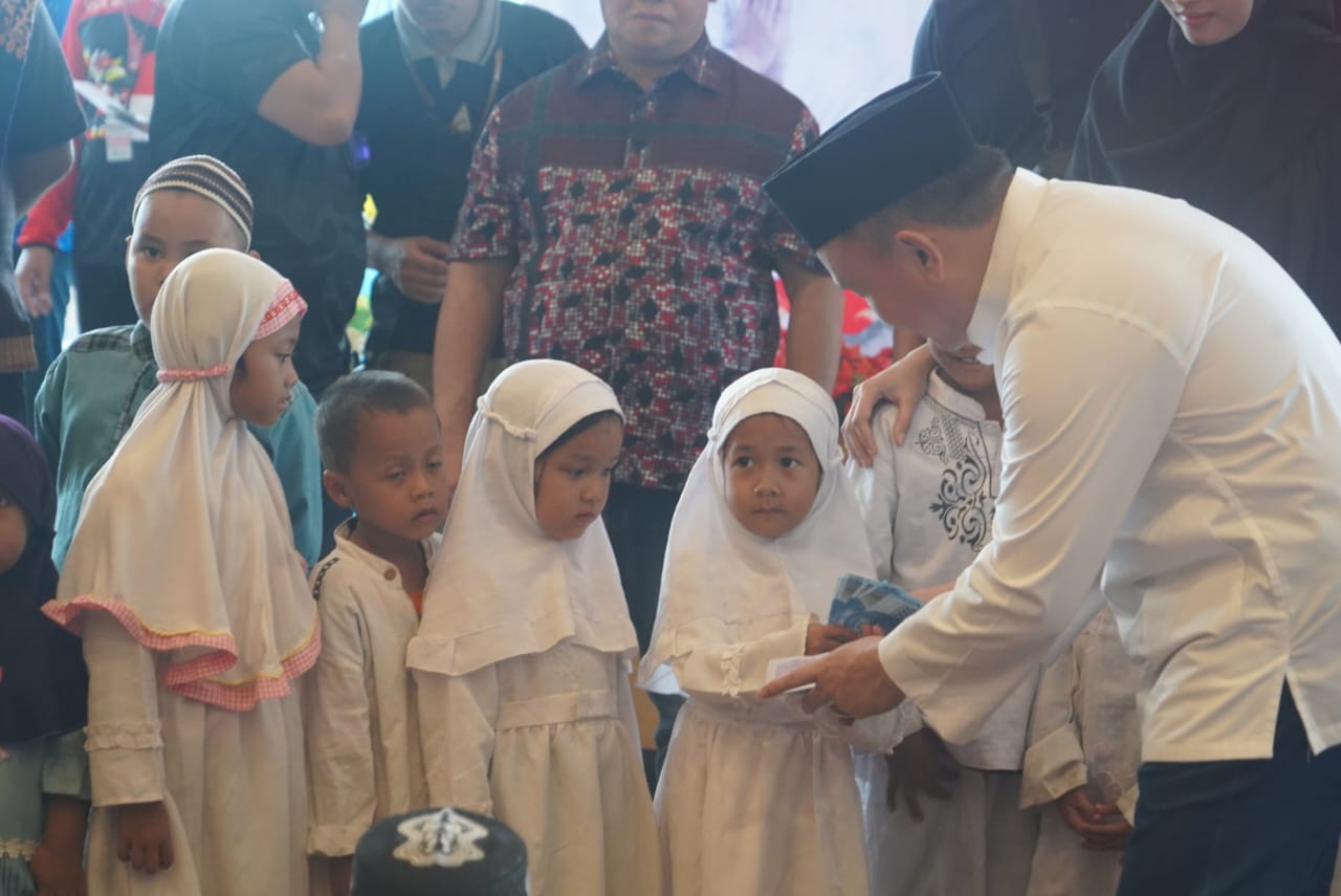 Gubernur Kalteng Sugianto Sabran Beserta Ketua TP. PKK Prov. Kalteng Ivo Sugianto Sabran Silaturahmi Dengan Sejumlah Anak-anak Pondok Pasantren, Panti Asuhan dan Yayasan